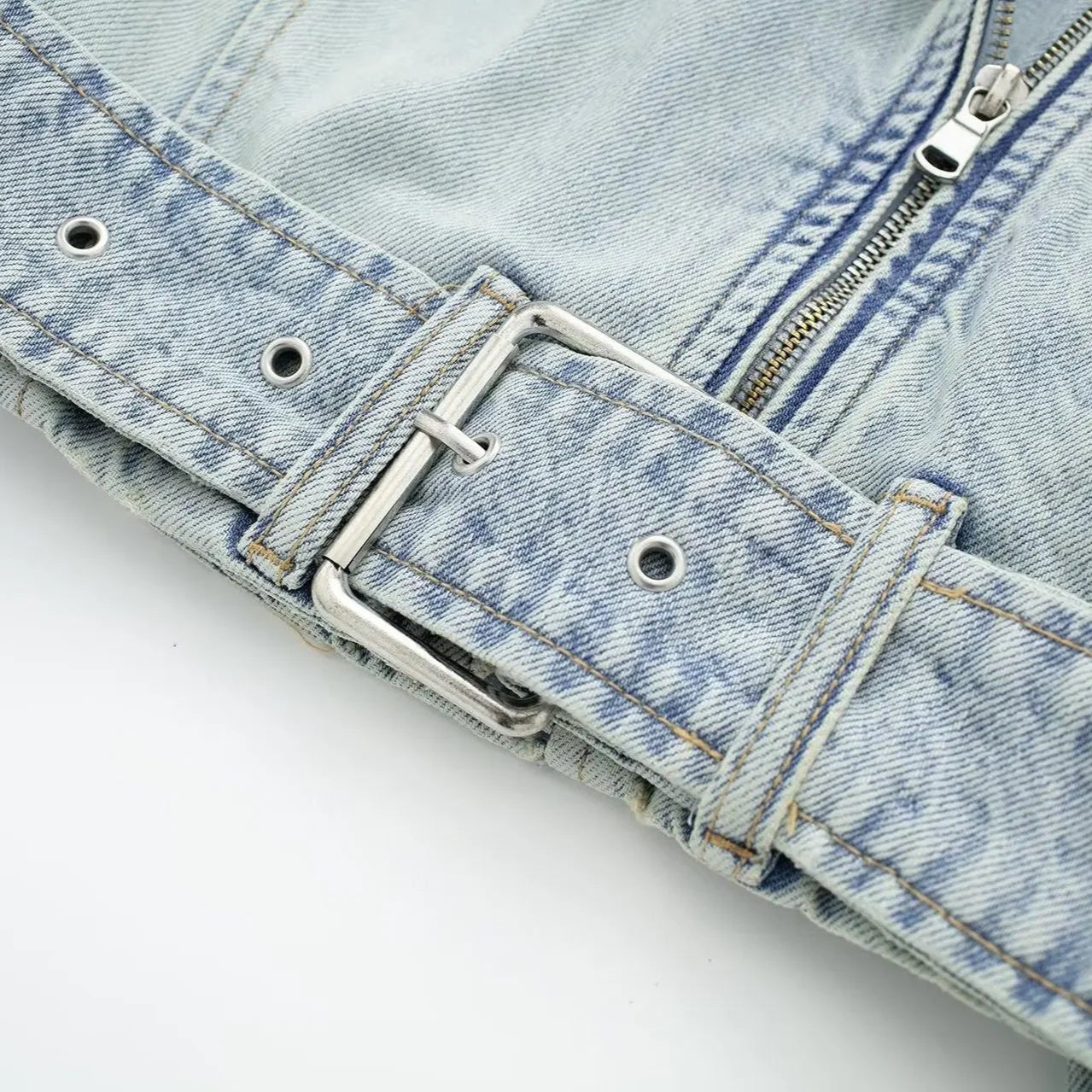 veste-en-jean-femme-col-motard-bleu-clair-ceinture