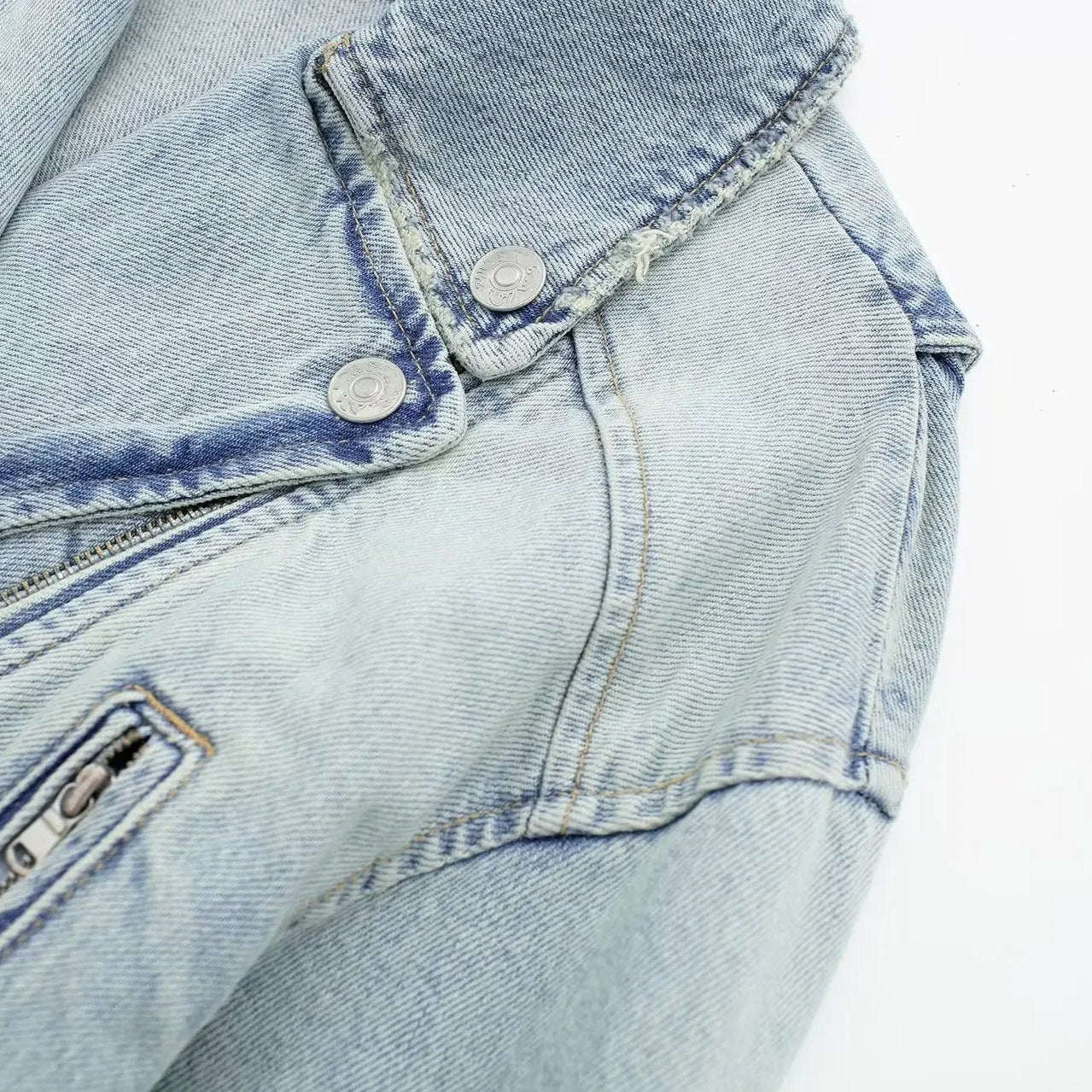 veste-en-jean-femme-col-motard-bleu-clair-epaule