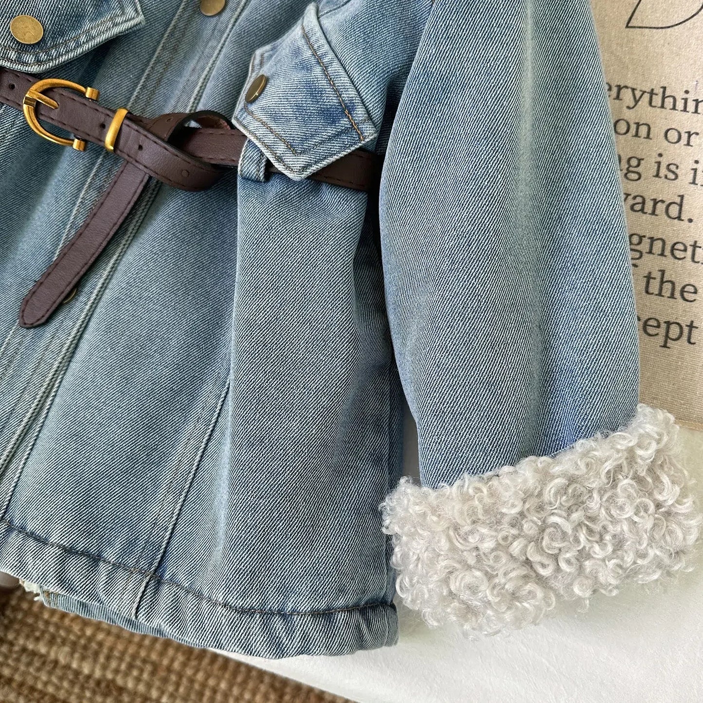 Veste en Jean avec Moumoute et Ceinture Fille