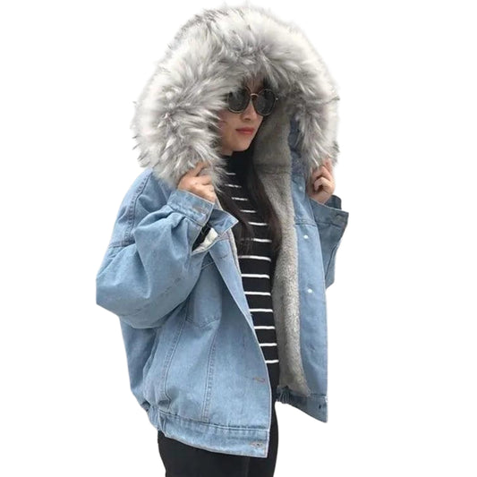 veste-en-jean-capuche-fourrure-femme-gris