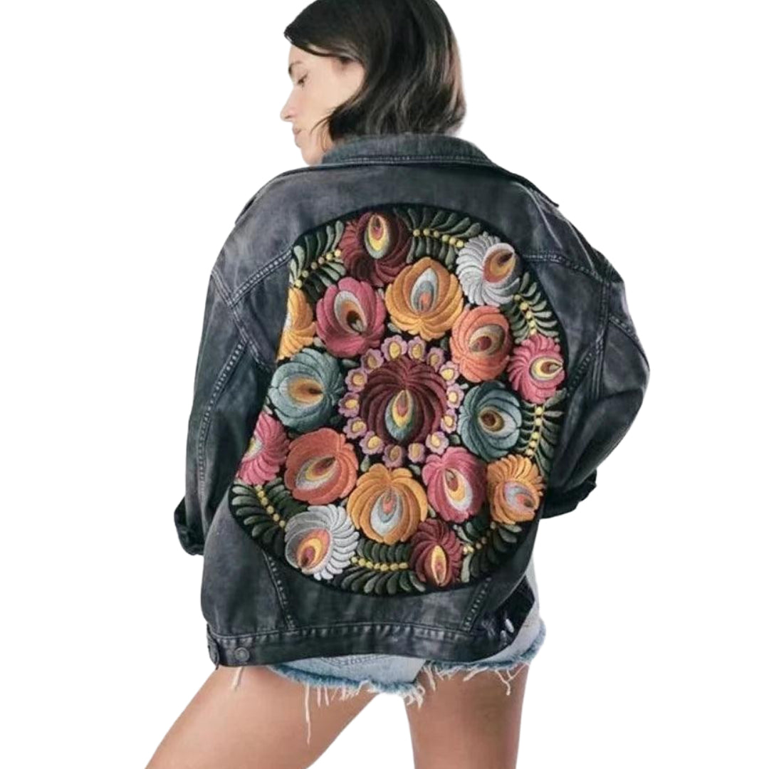 veste-en-jean-femme-avec-motif-dans-le-dos-noir