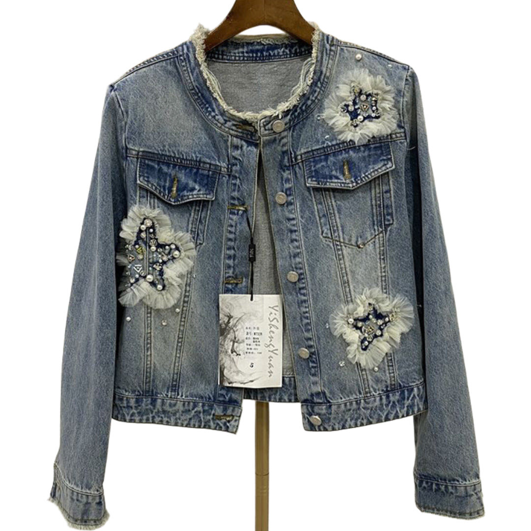 veste-en-jean-sans-col-dentelles-et-perles
